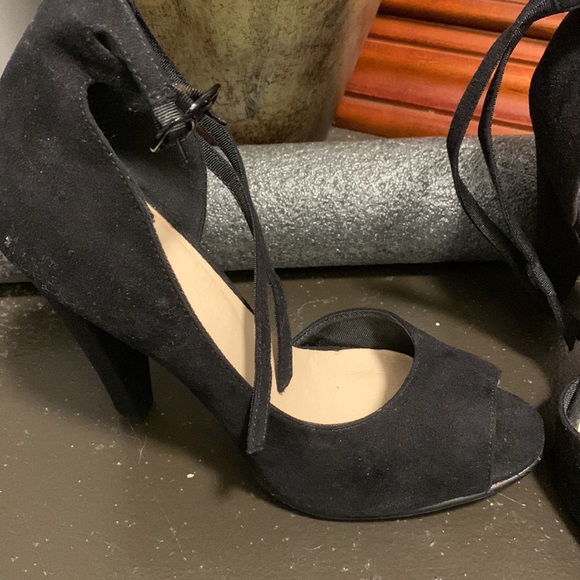 Black ankle strap heels - Picture 5 of 6